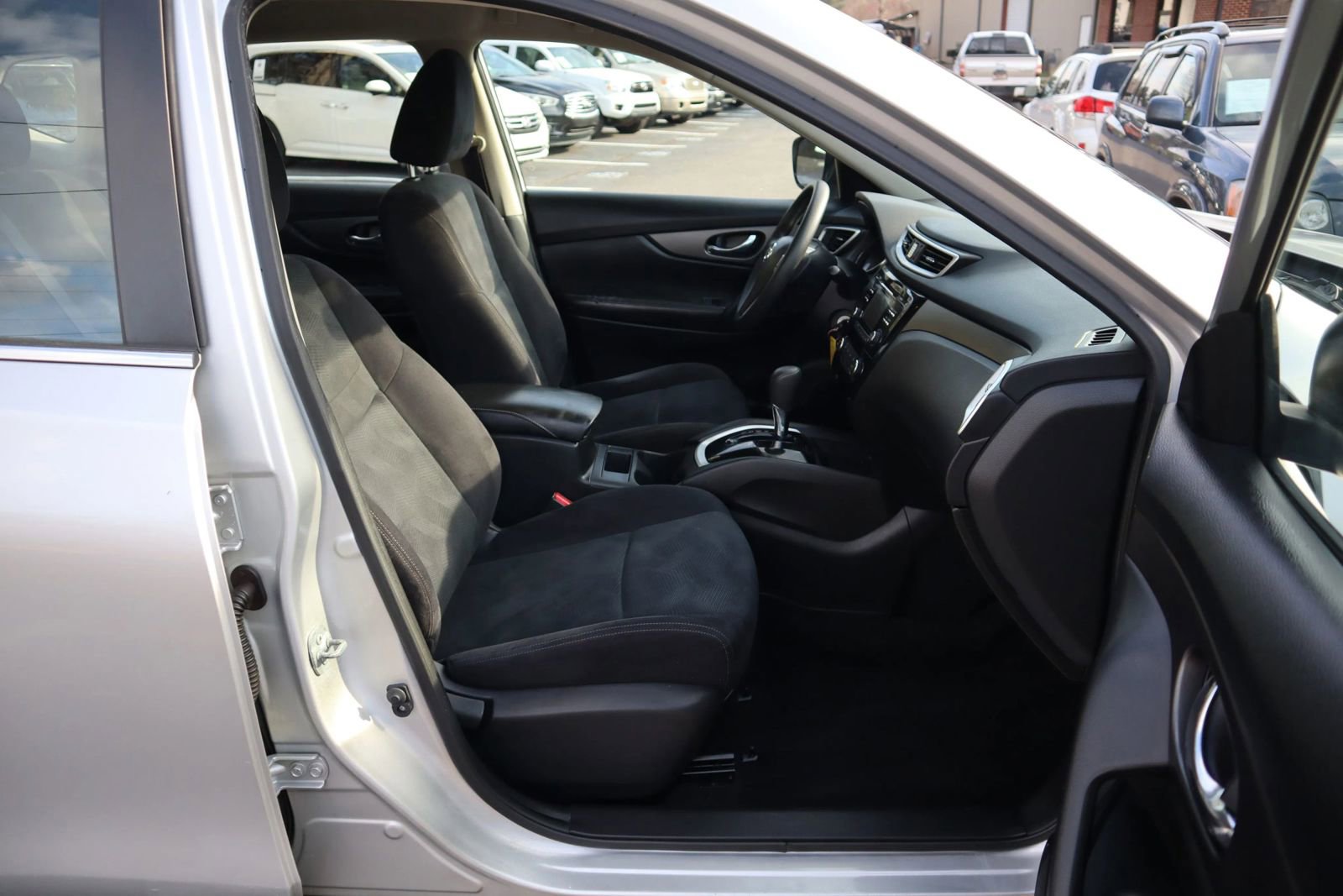 Used 2016 Nissan Rogue S image 16