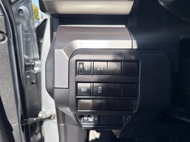 Used 2025 Toyota Tacoma SR5 AWD/4WD image 12