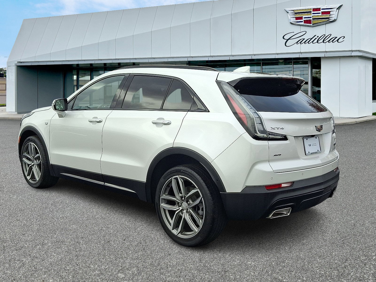 Used 2022 Cadillac XT4 Sport w/ Enhanced Visibility Package image 3