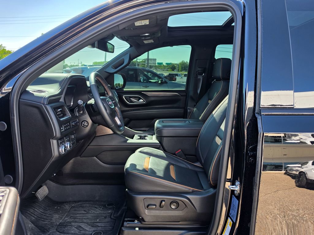 Used 2024 GMC Yukon AT4 w/ AT4 Premium Plus Package AWD/4WD image 8