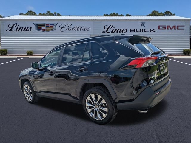 Used 2021 Toyota RAV4 XLE Premium FWD image 6