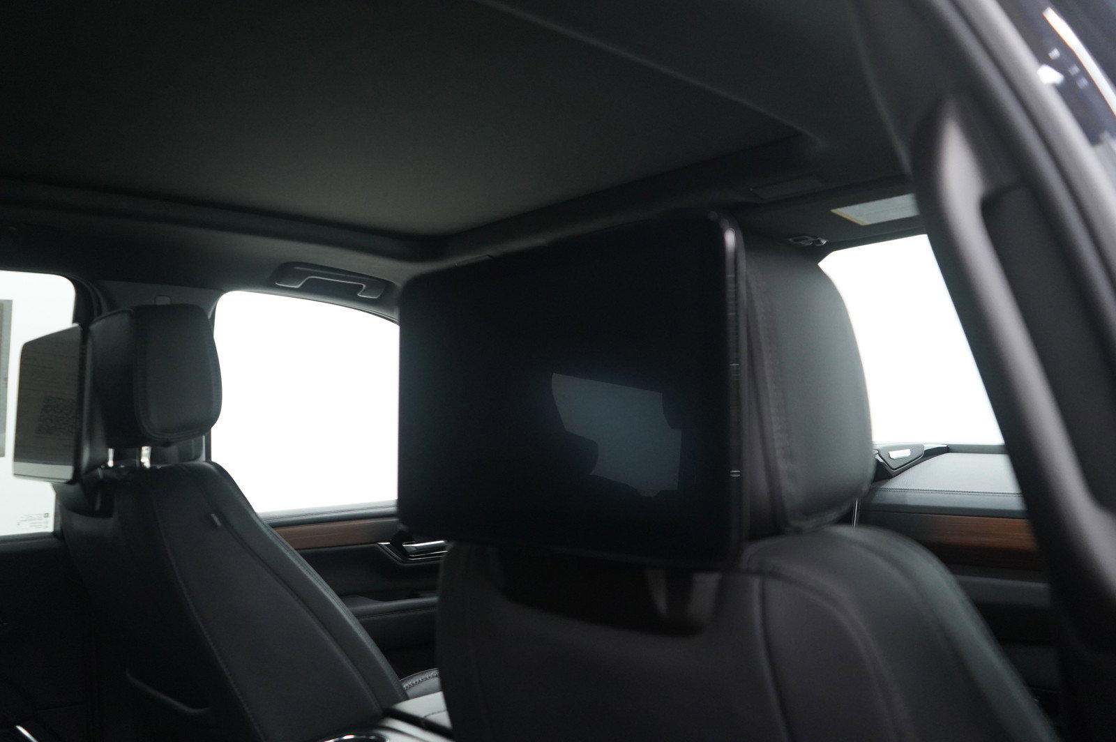 Used 2025 GMC Yukon Denali w/ Denali Reserve Package image 15