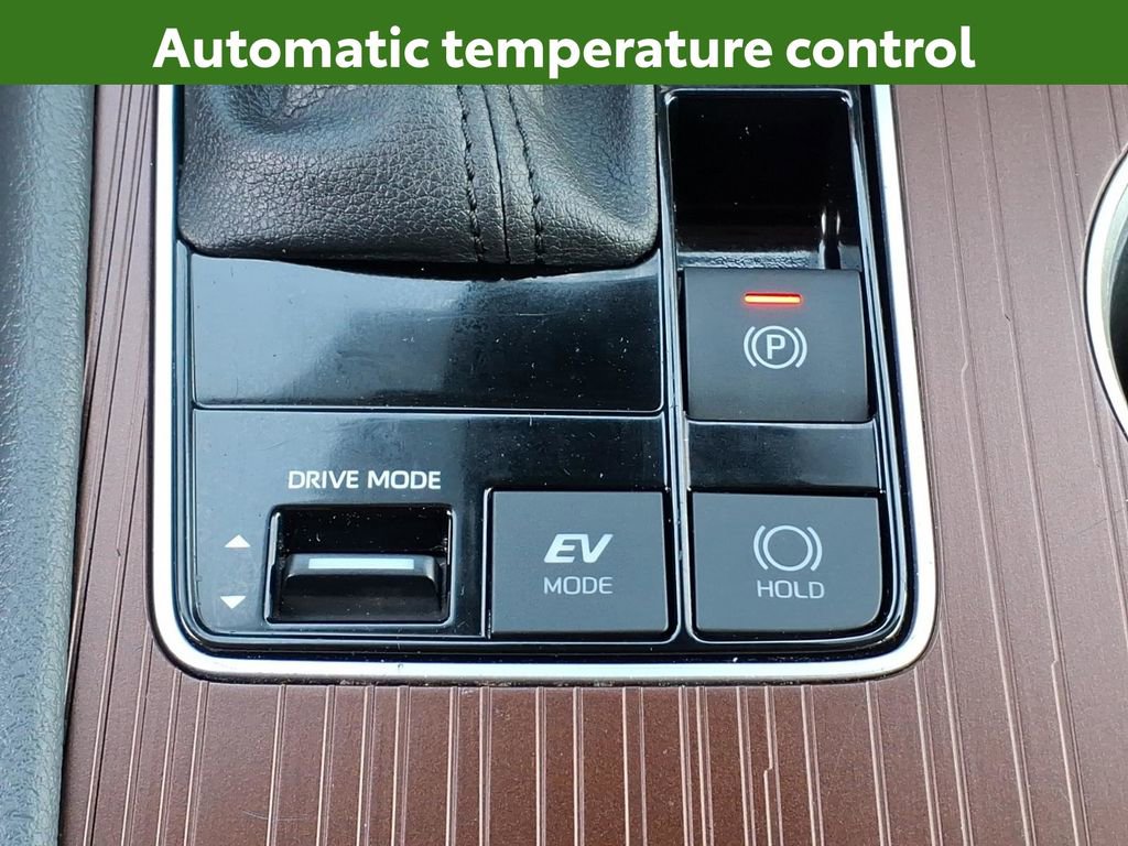 Used 2024 Toyota Sienna XLE FWD image 24