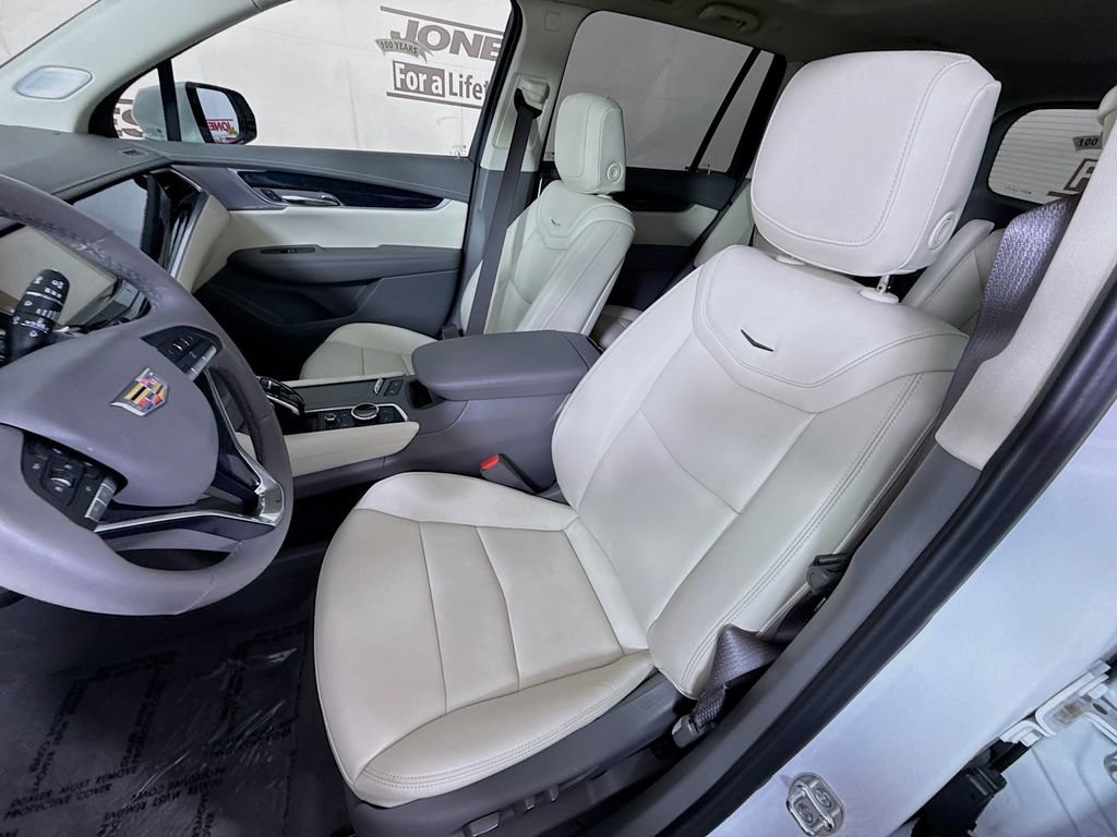 Used 2025 Cadillac XT6 Premium Luxury w/ LPO, Floor Liner Package AWD/4WD image 27