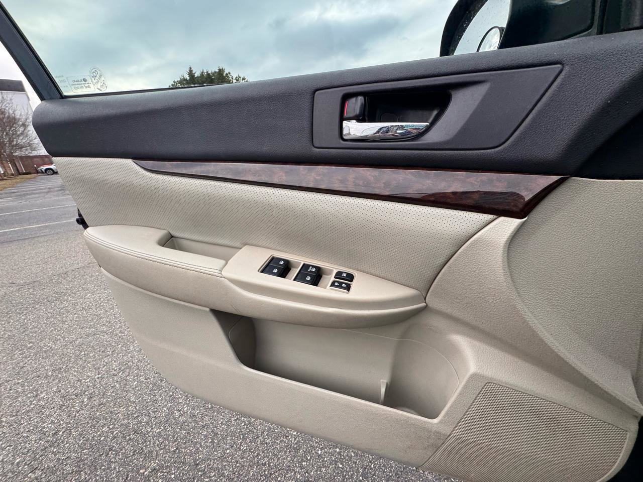 Used 2014 Subaru Legacy 2.5i Limited w/ Moonroof Package AWD/4WD image 28