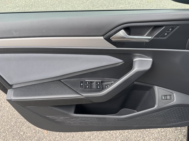 Used 2026 Volkswagen Jetta SE FWD image 28