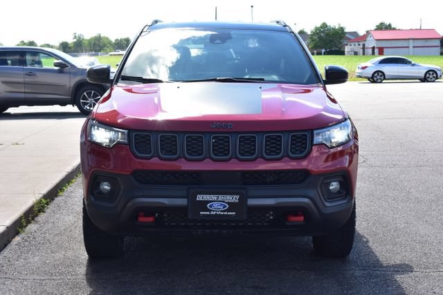 Used 2025 Jeep Compass Trailhawk AWD/4WD image 11