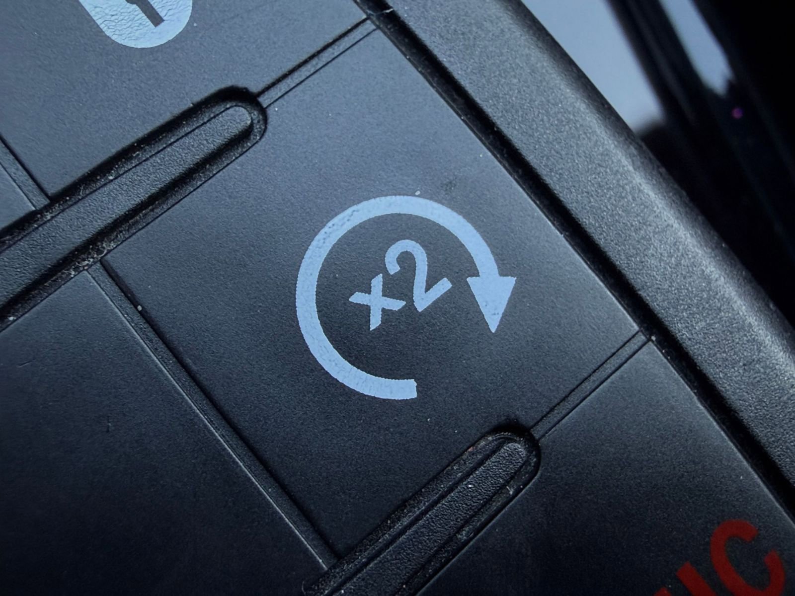 Used 2025 Jeep Compass Limited image 25