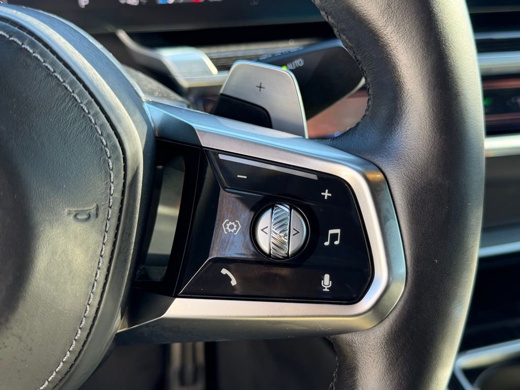 Used 2025 BMW 740i xDrive image 22