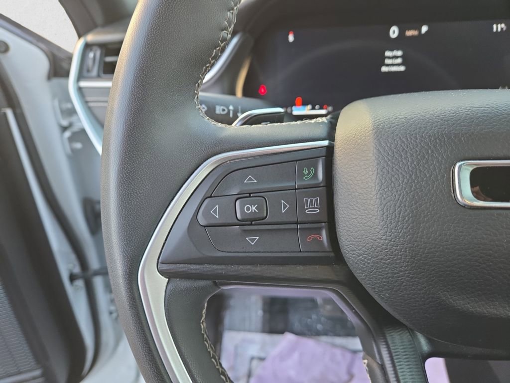 Used 2023 Jeep Grand Cherokee L Laredo image 19