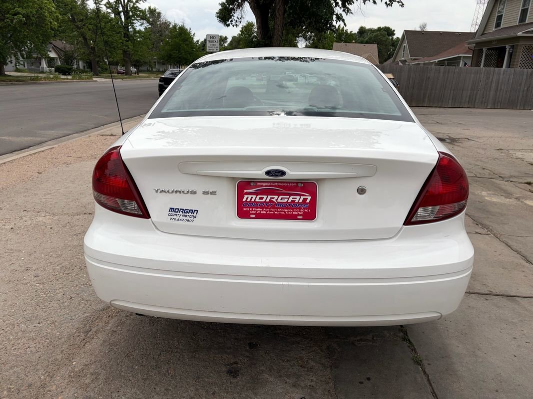 Used 2005 Ford Taurus SE FWD image 4