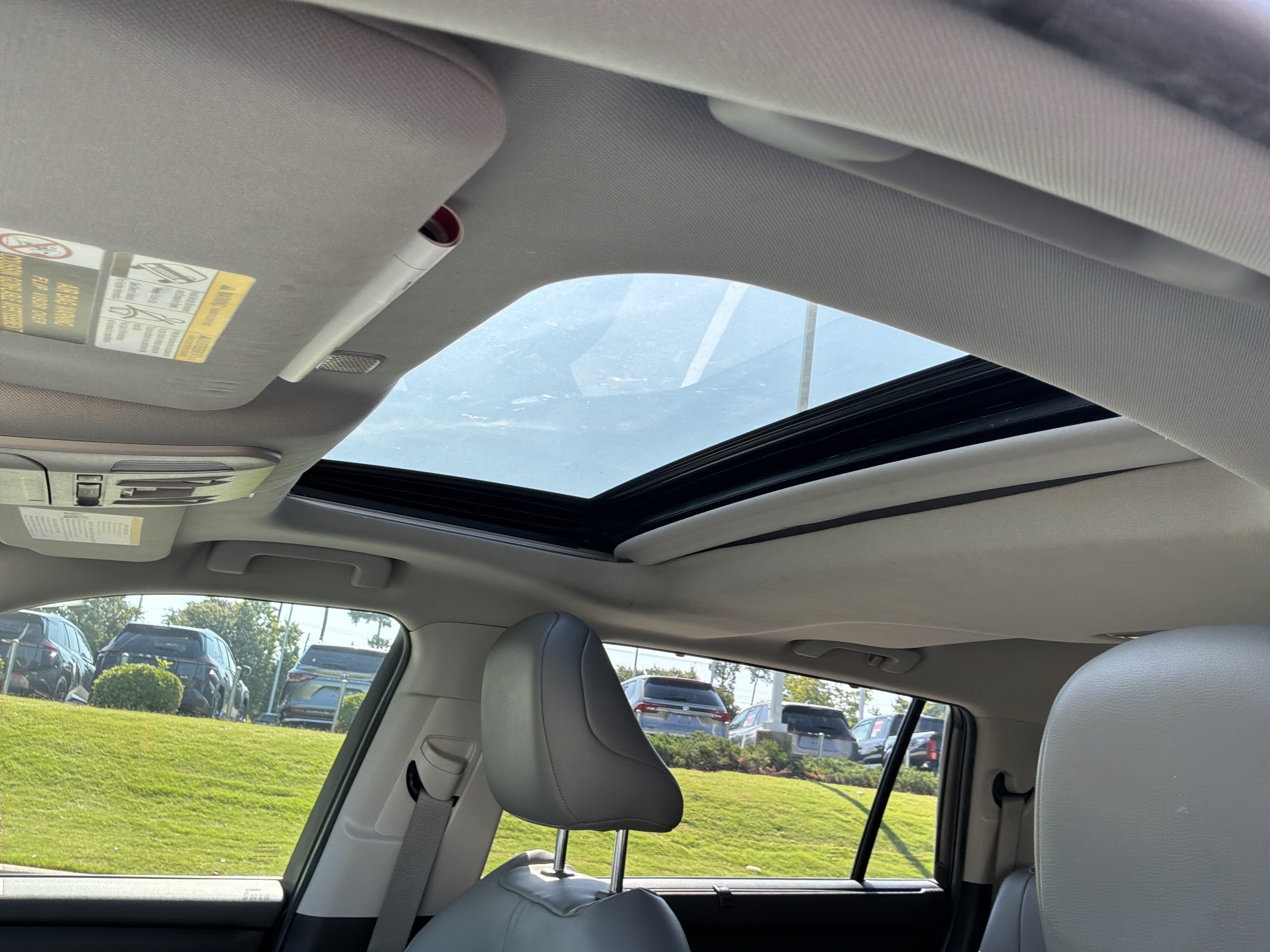 Used 2024 Toyota Highlander XLE AWD/4WD image 28