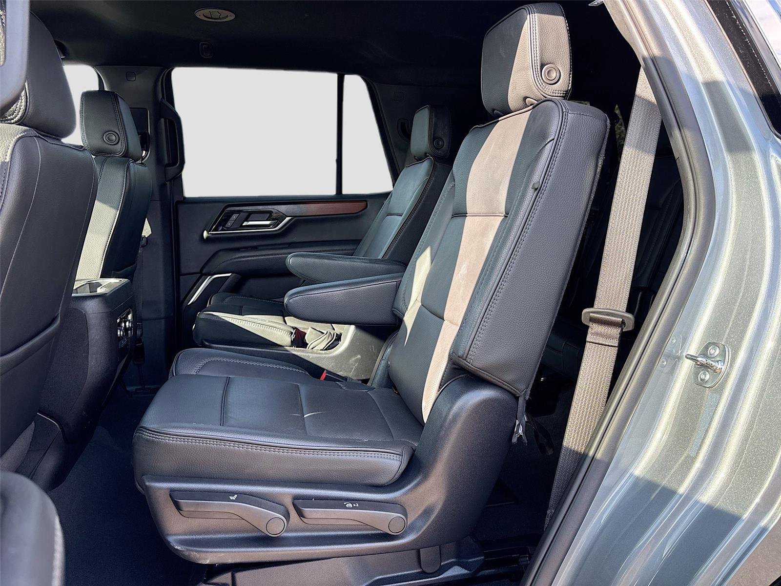 Used 2025 GMC Yukon Denali RWD image 25