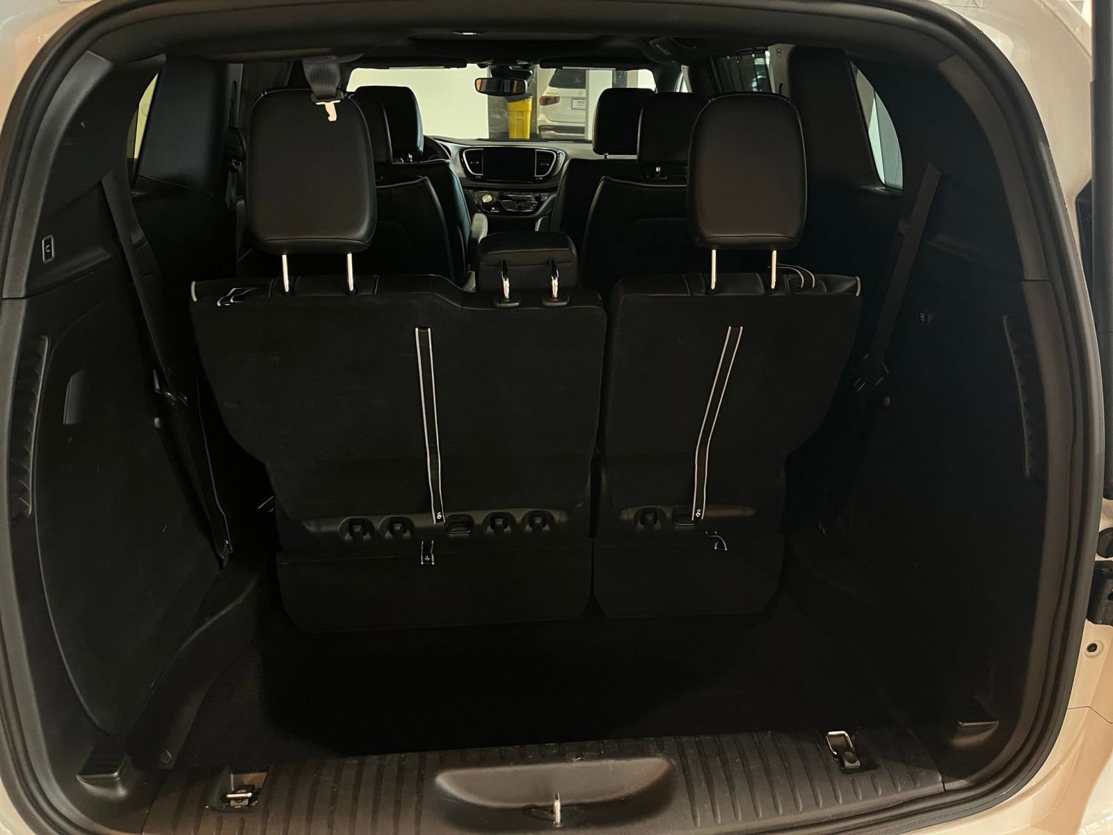 Used 2025 Chrysler Pacifica Limited FWD image 35