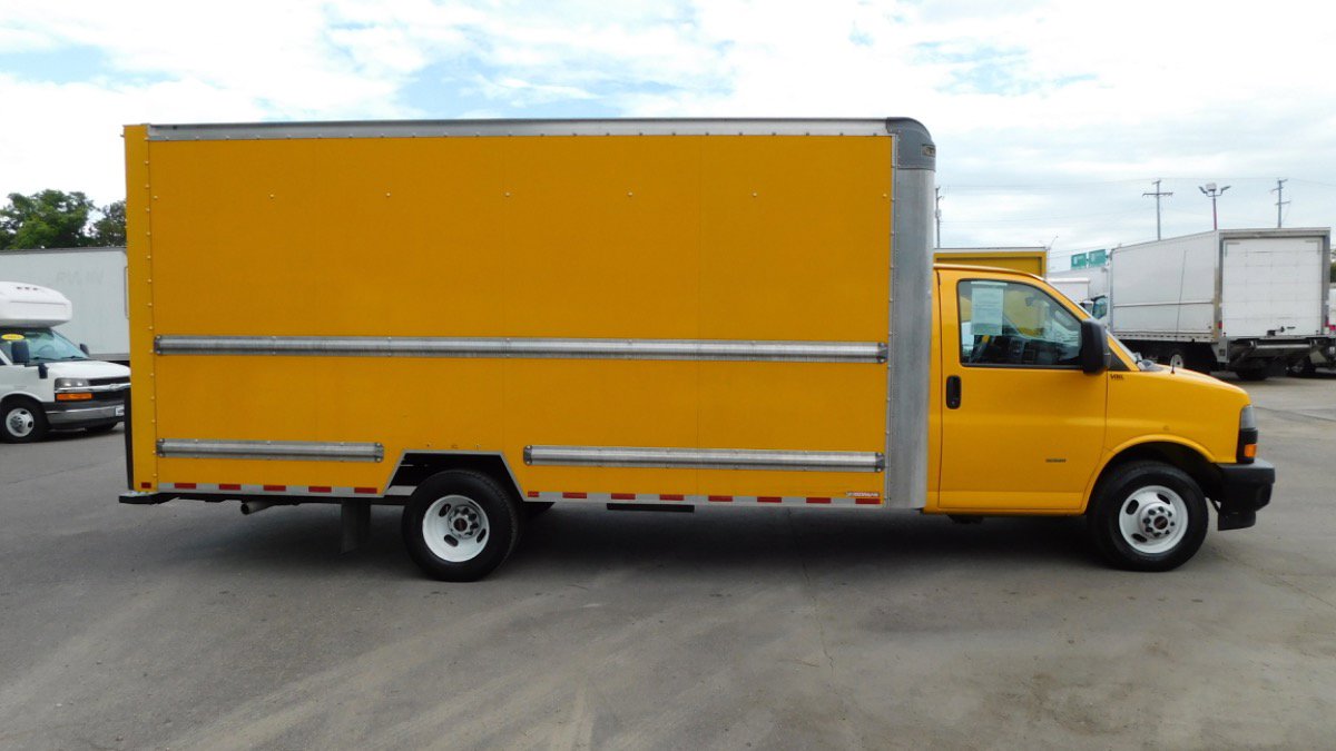 Used 2021 GMC Savana 3500 Extended w/ Power Convenience Package image 3