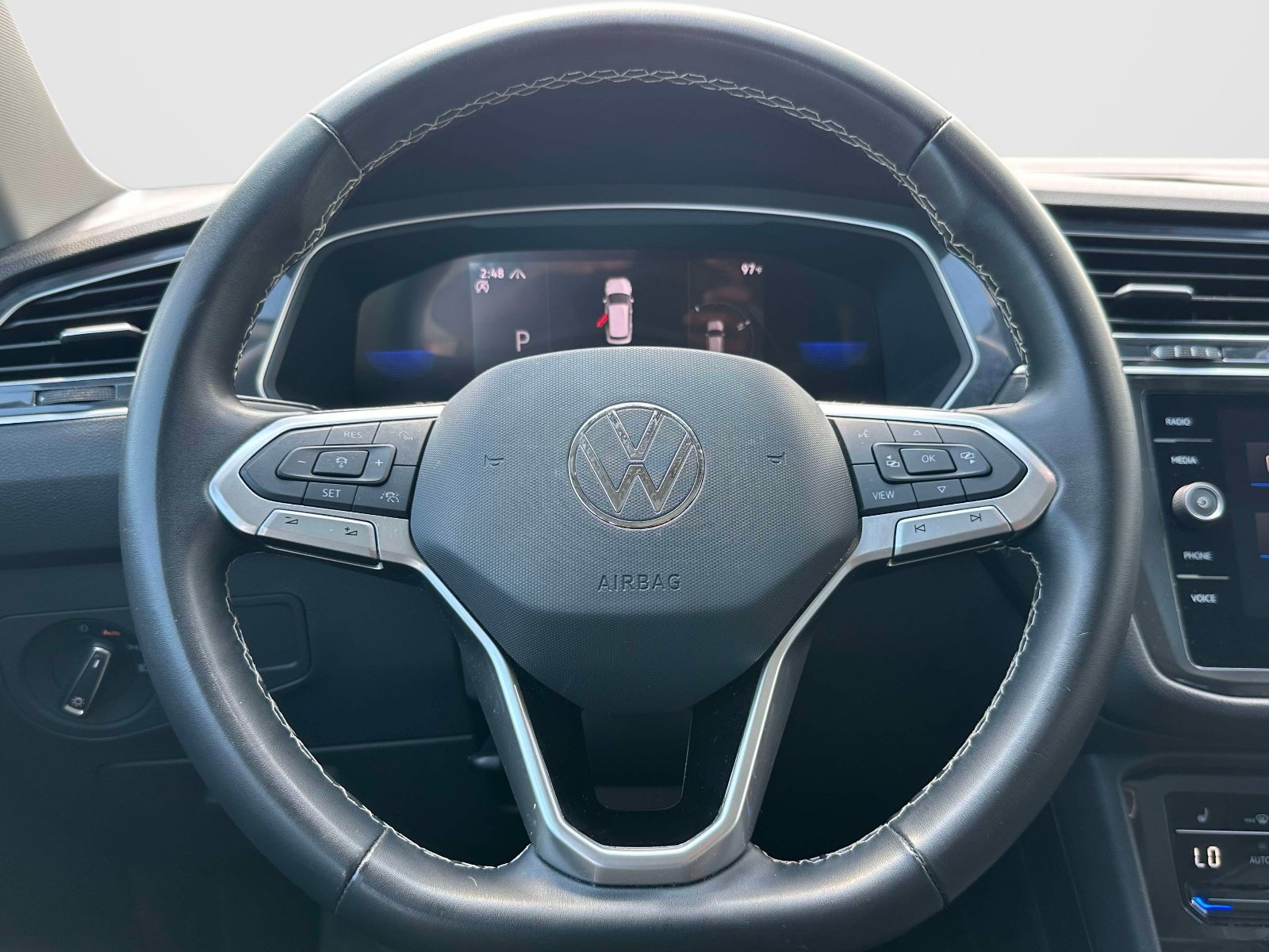Certified 2023 Volkswagen Tiguan SE w/ Panoramic Sunroof Package AWD/4WD image 22