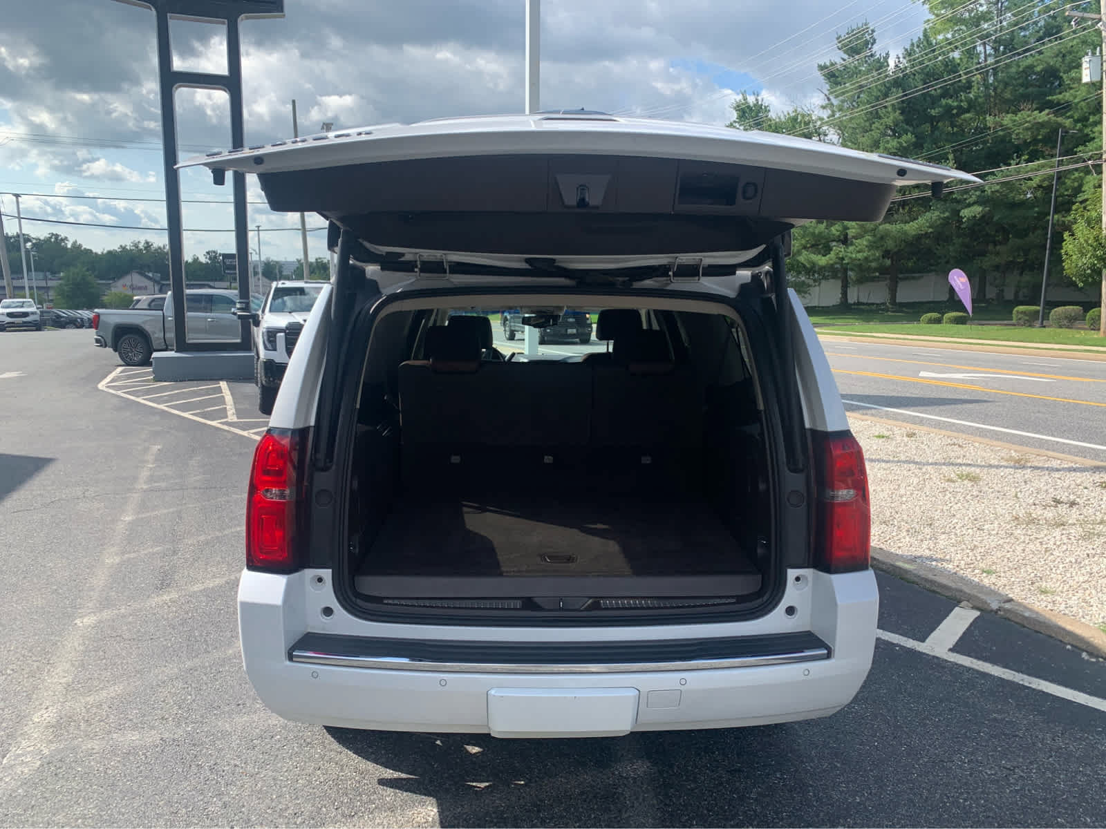 Used 2018 Chevrolet Suburban Premier AWD/4WD image 5