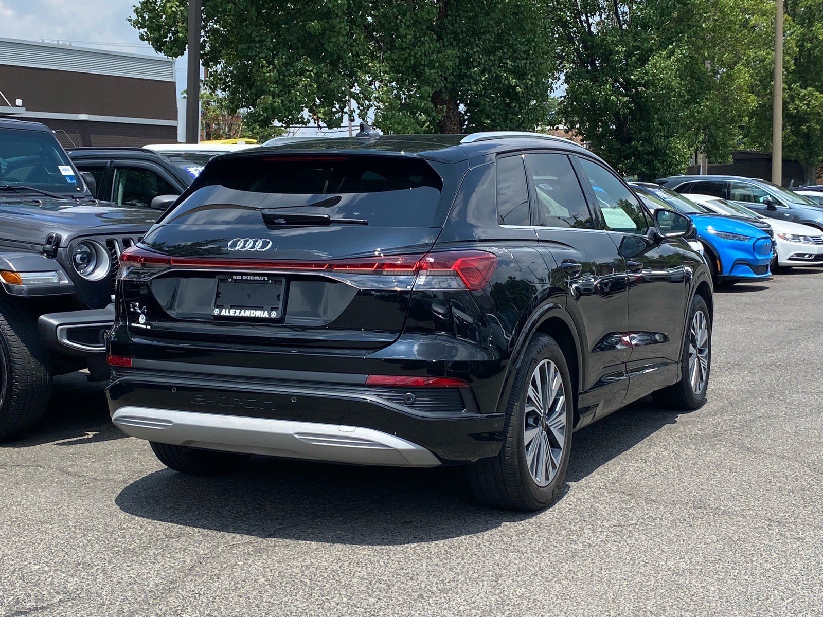 Used 2023 Audi Q4 e-tron Premium Plus w/ Premium Plus RWD image 3