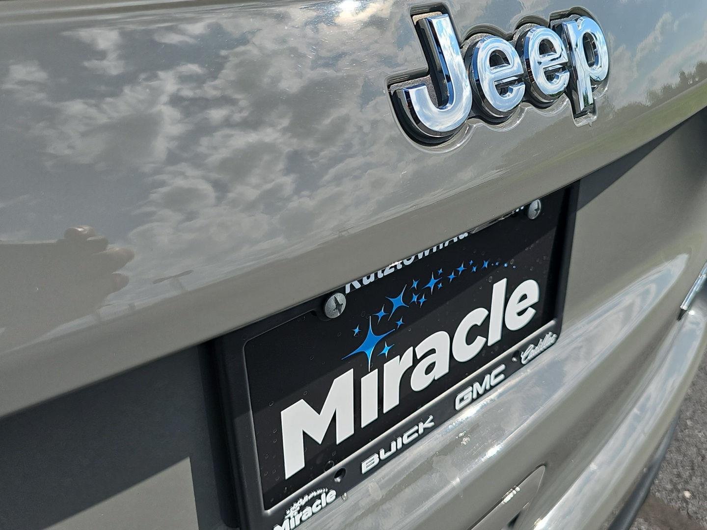 Used 2024 Jeep Compass Latitude AWD/4WD image 28