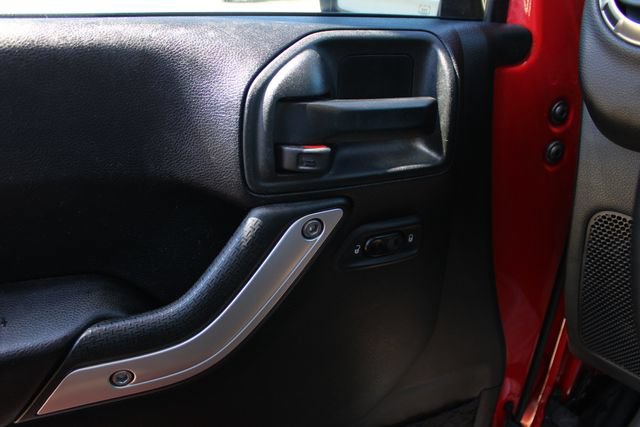 Used 2018 Jeep Wrangler Unlimited Sahara AWD/4WD image 10