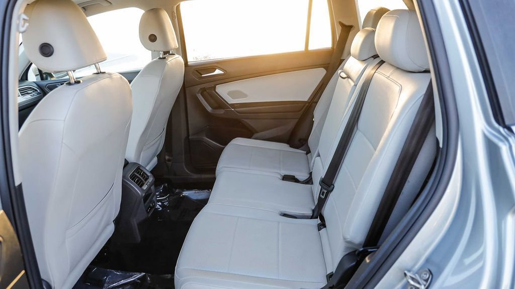 Used 2020 Volkswagen Tiguan SE w/ Panoramic Sunroof Package AWD/4WD image 23