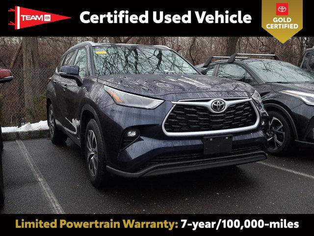 Certified 2025 Toyota Highlander XLE AWD/4WD image 1