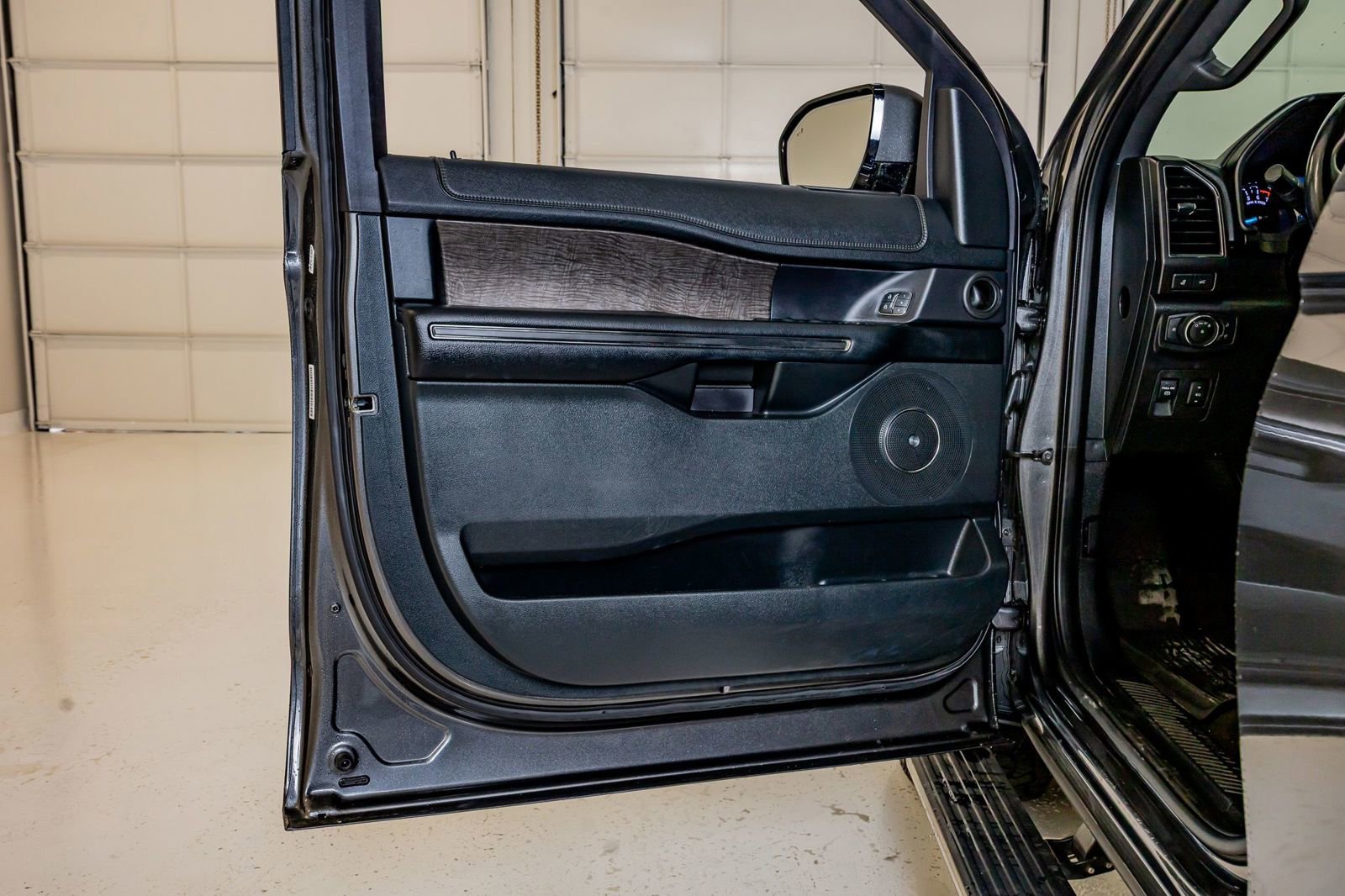 Used 2021 Ford Expedition Max Limited RWD image 33