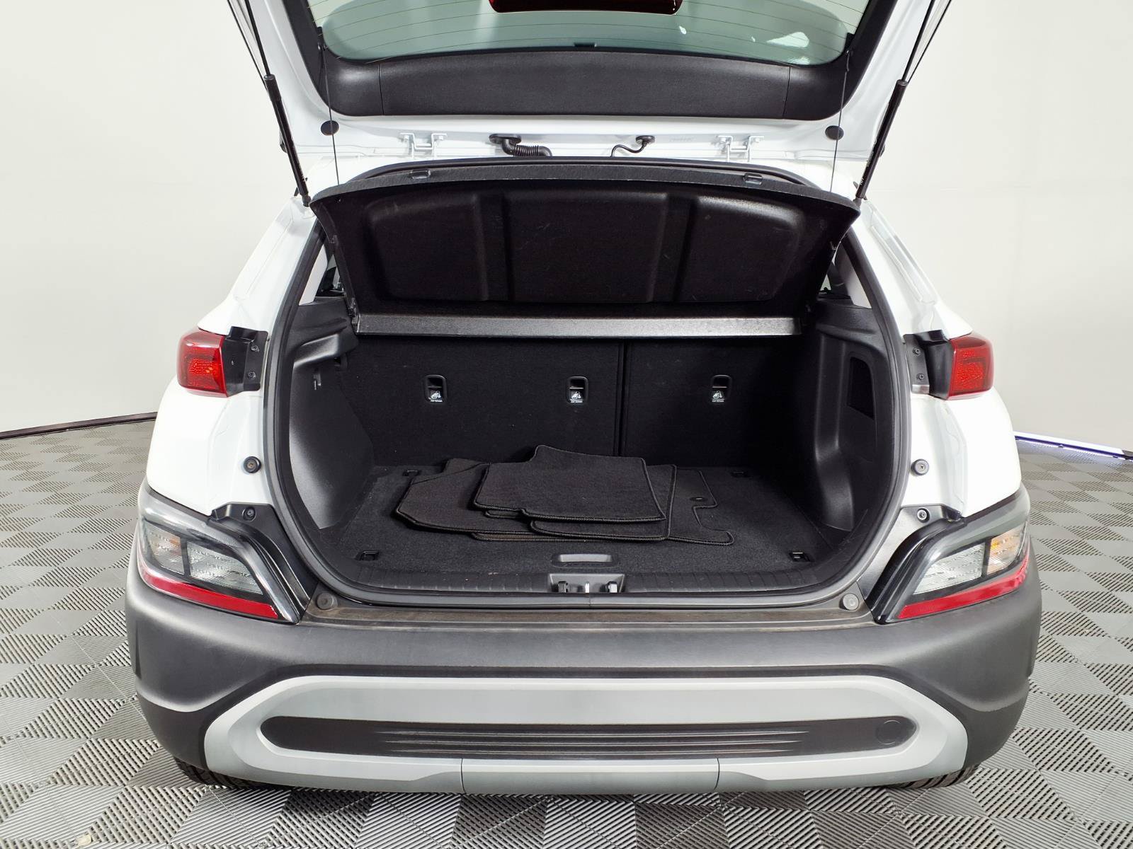 Certified 2023 Hyundai Kona SEL w/ Convenience Package FWD image 8