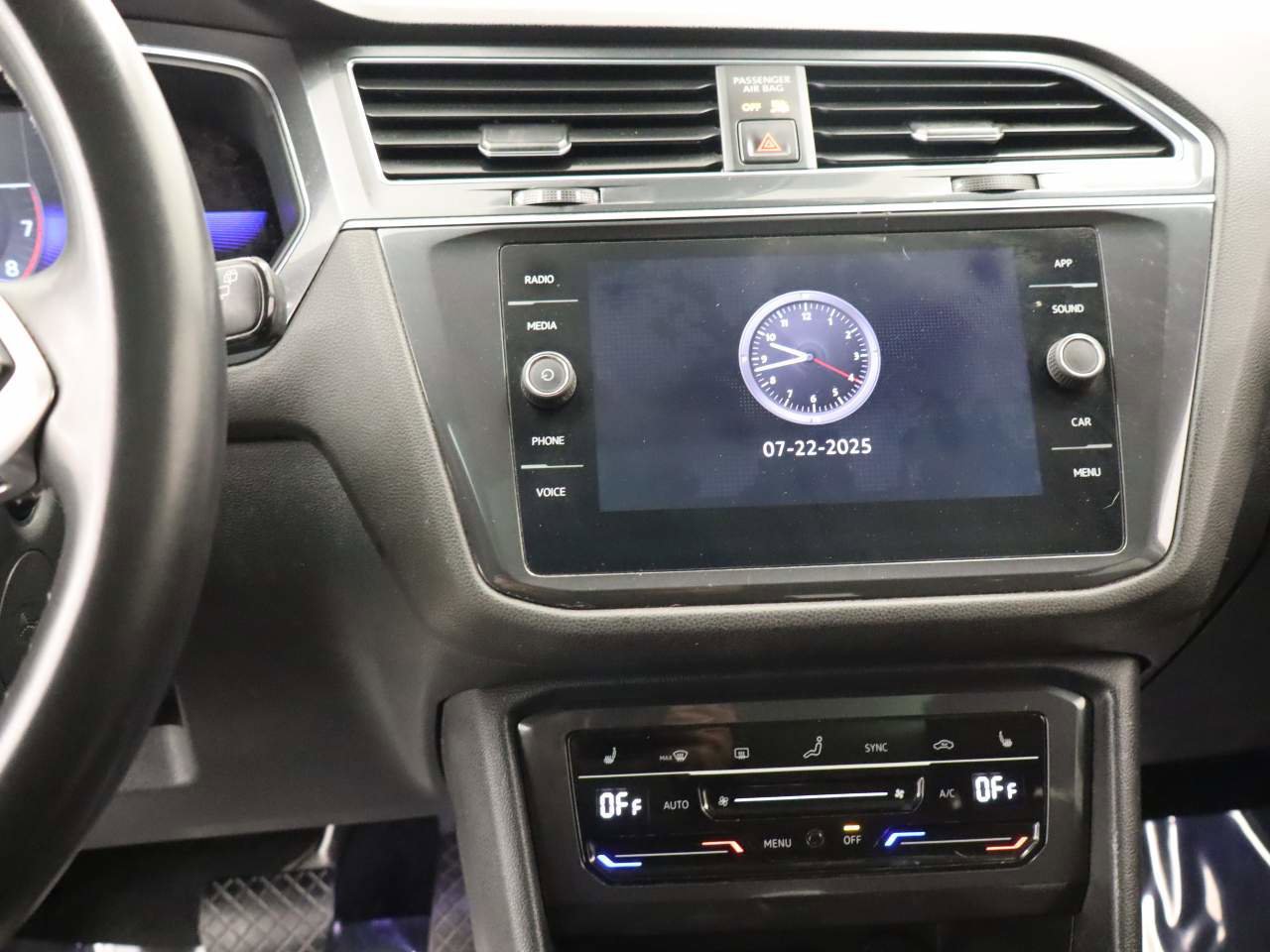 Used 2022 Volkswagen Tiguan SE w/ Panoramic Sunroof Package image 10