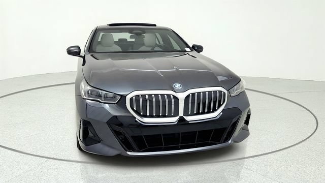 Used 2026 BMW 530i w/ M Sport Package RWD image 2