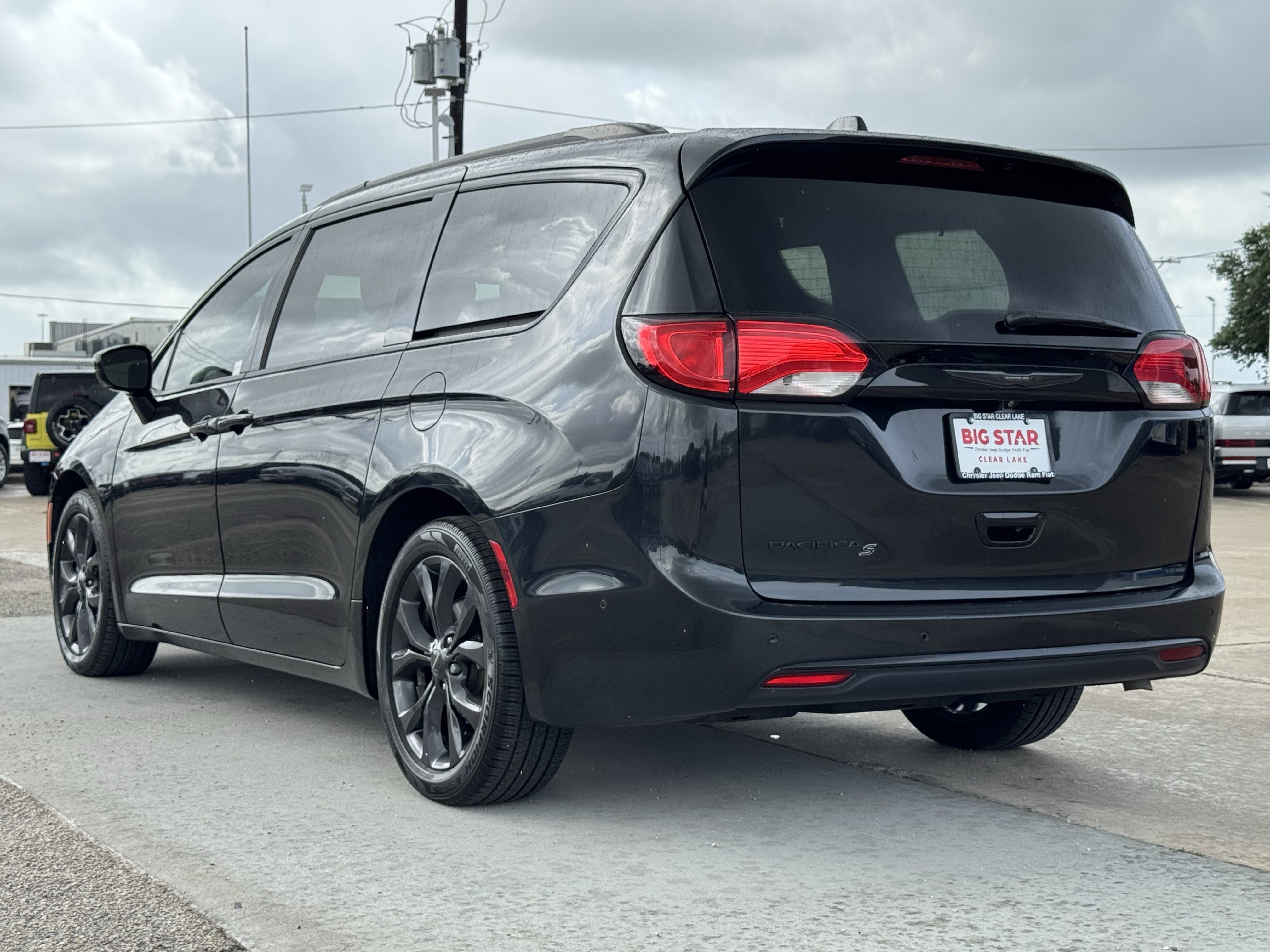 Used 2019 Chrysler Pacifica Touring-L Plus w/ Advanced Safetytec Group FWD image 8