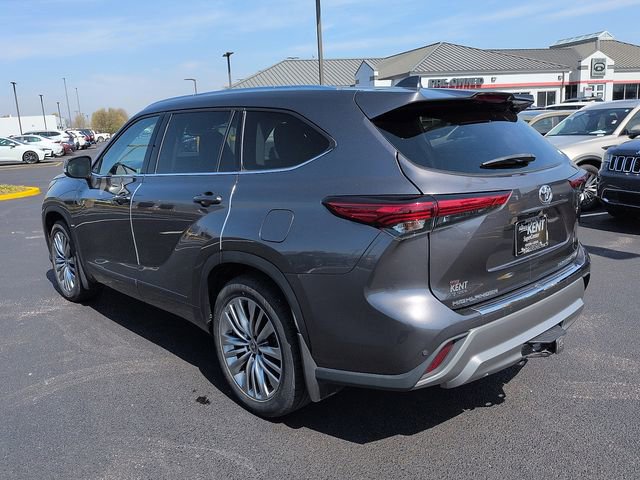 Used 2022 Toyota Highlander Platinum image 5