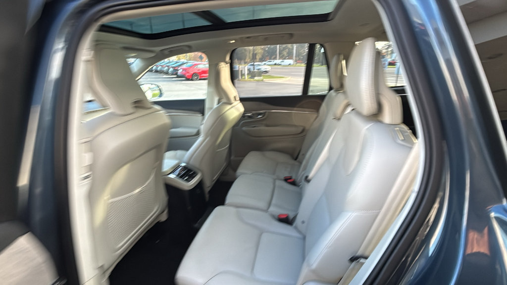 Certified 2025 Volvo XC90 T8 Plus w/ Protection Package Premier AWD/4WD image 11