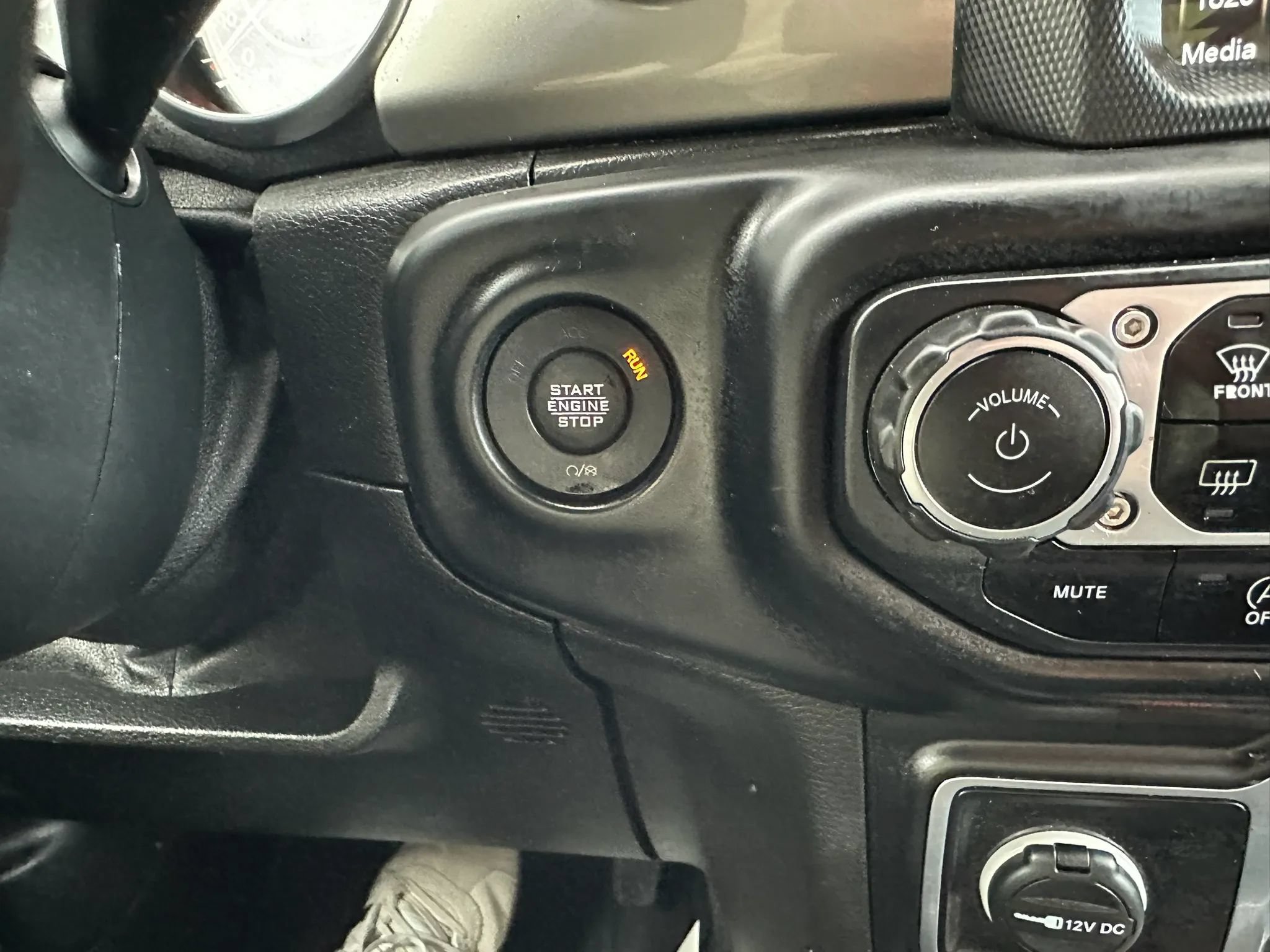 Used 2020 Jeep Gladiator Overland AWD/4WD image 25
