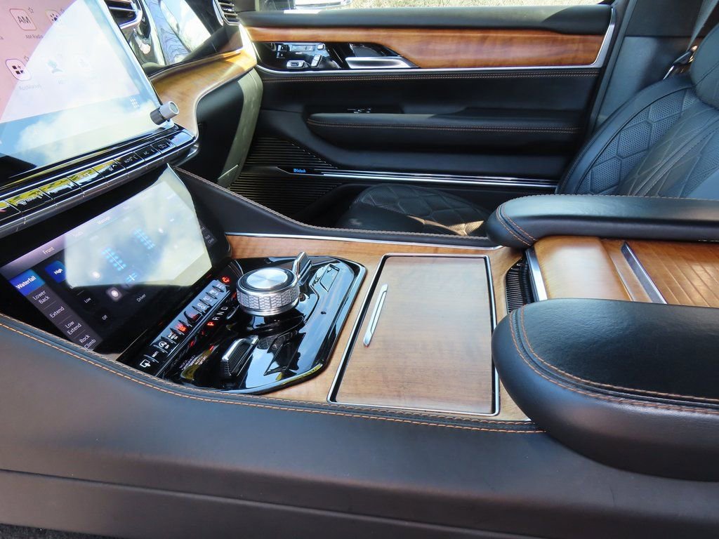 Used 2023 Jeep Grand Wagoneer Series III image 27