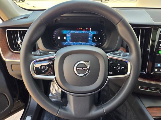 Certified 2024 Volvo XC60 B5 Plus AWD/4WD image 32