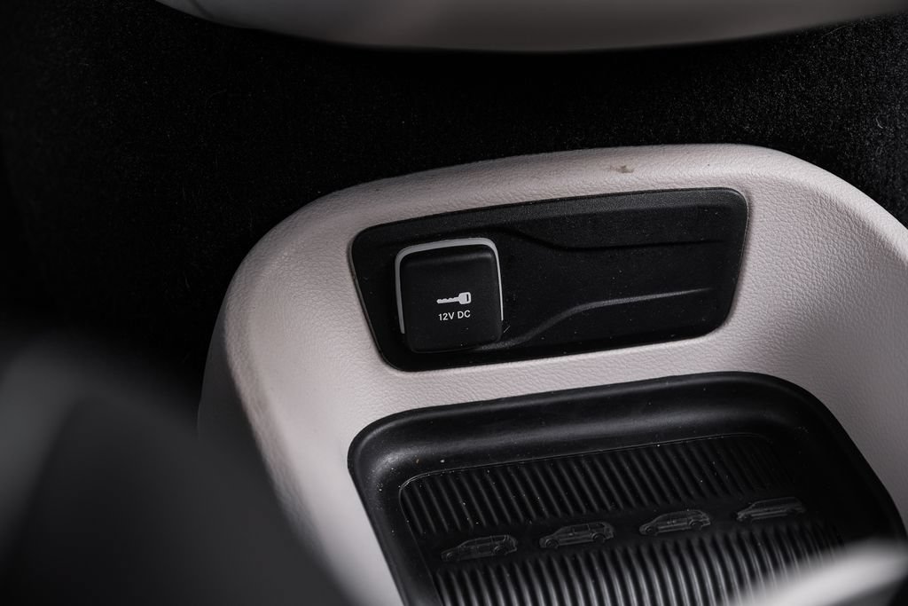 Used 2024 Chrysler Pacifica Touring-L FWD image 37
