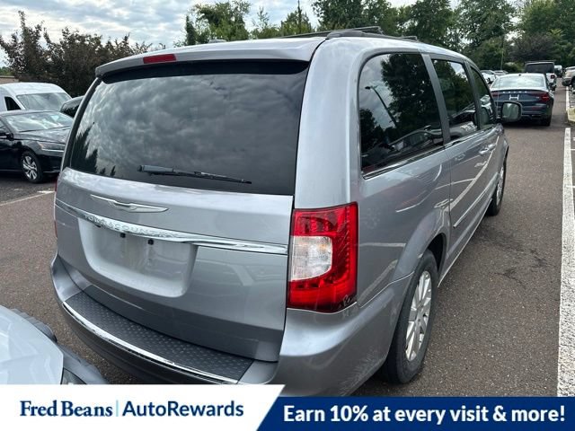Used 2013 Chrysler Town & Country Touring FWD image 6