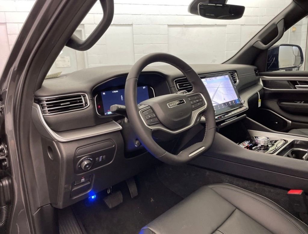 New 2025 Jeep Wagoneer 4WD w/ Premium Group I image 18