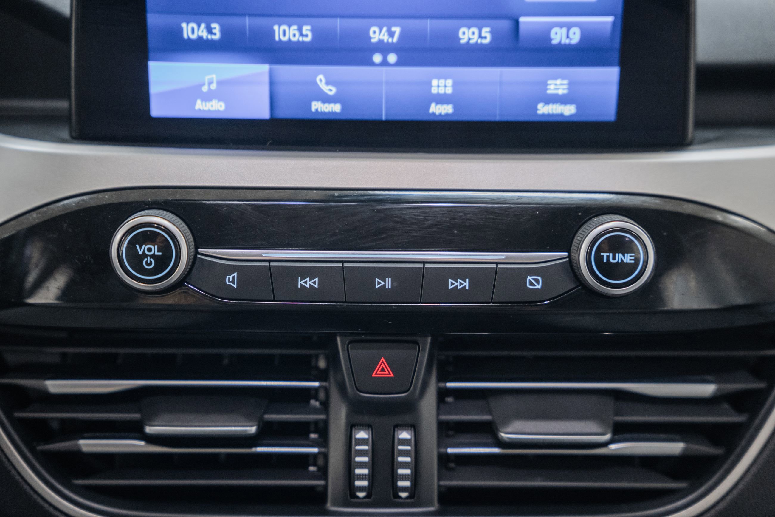 Certified 2021 Ford Escape SE w/ SE Sport Appearance Package image 29