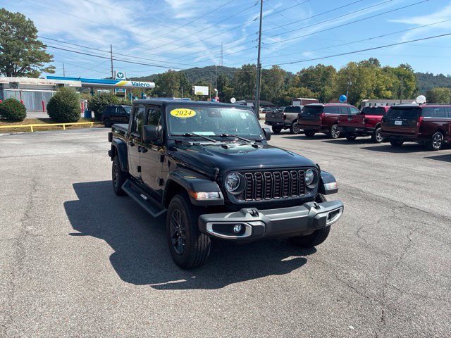 Used 2024 Jeep Gladiator Sport AWD/4WD image 4