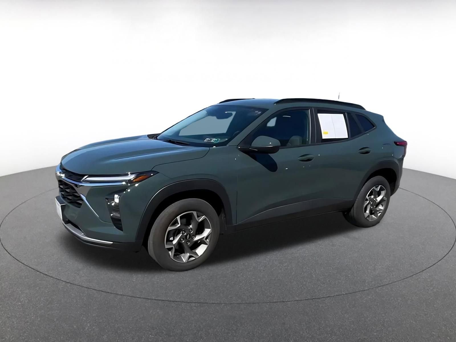 Used 2025 Chevrolet Trax LT image 7