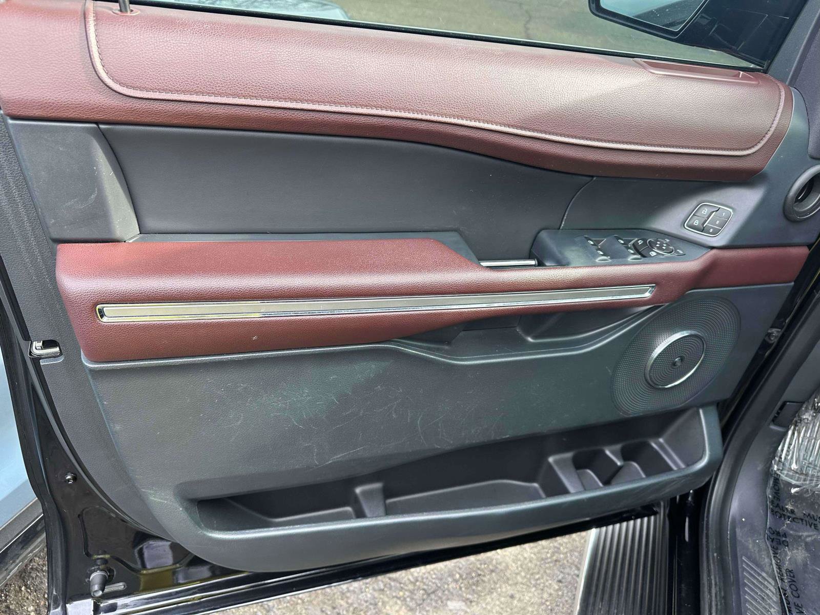 Used 2022 Ford Expedition Limited image 15