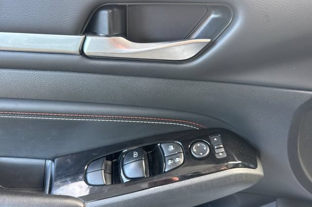 Used 2023 Nissan Altima 2.5 SR w/ SR Premium Package FWD image 11