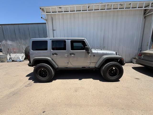 Used 2014 Jeep Wrangler Unlimited Rubicon w/ Connectivity Group AWD/4WD image 3