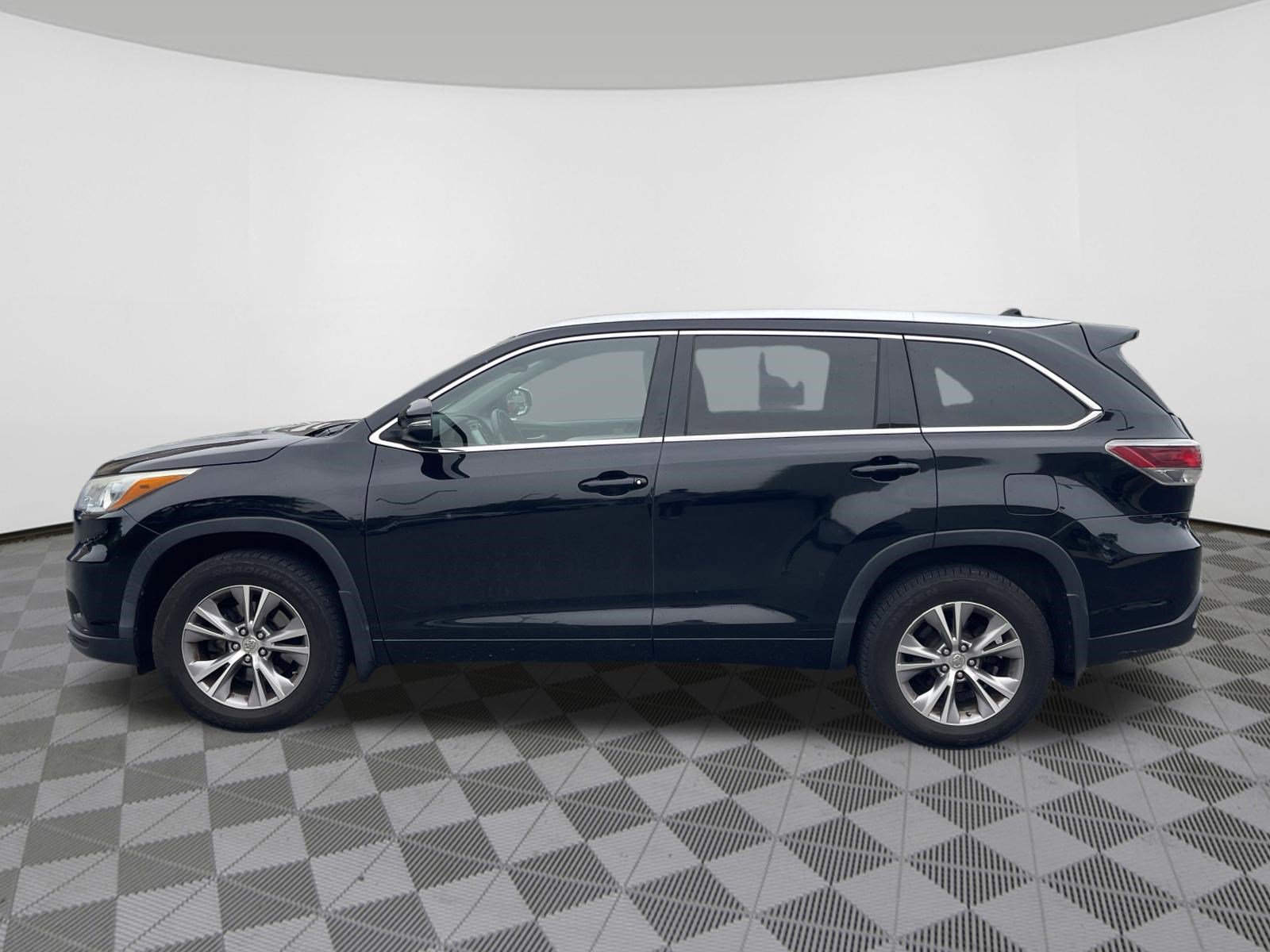 Used 2015 Toyota Highlander XLE AWD/4WD image 4