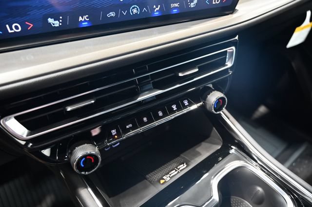 New 2026 Chevrolet Traverse LT w/ Driver Confidence Package FWD image 17