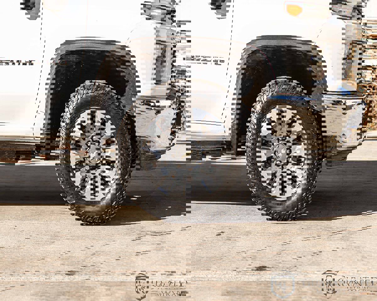 Used 2022 Chevrolet Silverado 2500 Custom w/ Custom Value Package image 10