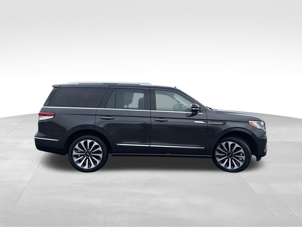 Used 2023 Lincoln Navigator Reserve image 6