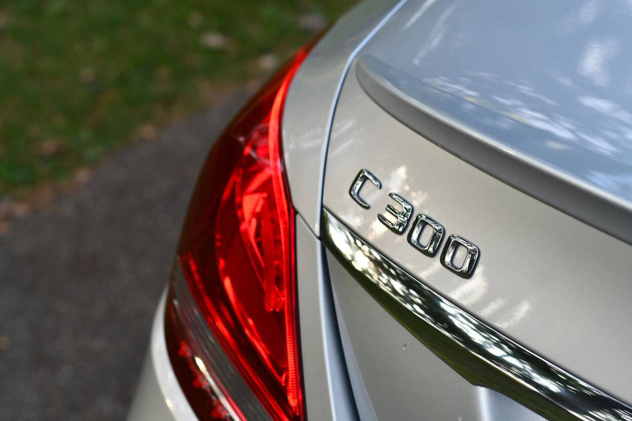 Used 2016 Mercedes-Benz C 300 4MATIC Sedan image 7